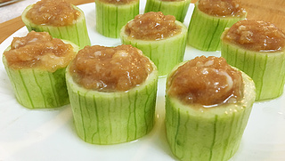 入口清甜、鮮嫩多汁--絲瓜釀肉的做法步驟：4