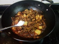 五花肉燉黑筍干的做法步驟9