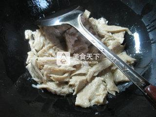 花生米茶樹(shù)菇烤麩 的做法步驟:3