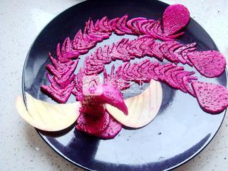 鳳凰呈祥【創(chuàng)意水果拼盤】的做法步驟:4