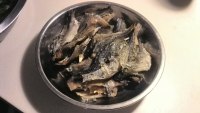 韓式干辣椒燒鯽魚干的做法步驟1