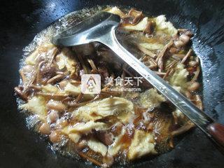 花生米茶樹(shù)菇烤麩 的做法步驟:9