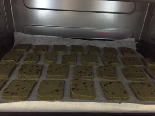 抹茶蔓越莓餅干的做法