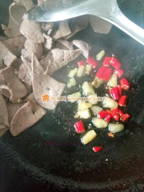 香芹溜肝尖兒的做法