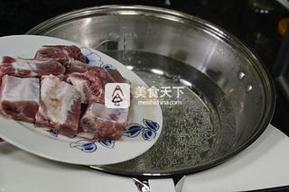 玉米燉排骨的做法步驟:1