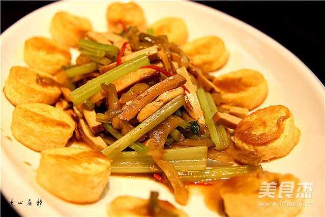 素心居靜香噴噴香干芹菜榨菜絲的做法