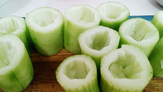 入口清甜、鮮嫩多汁--絲瓜釀肉的做法步驟：1