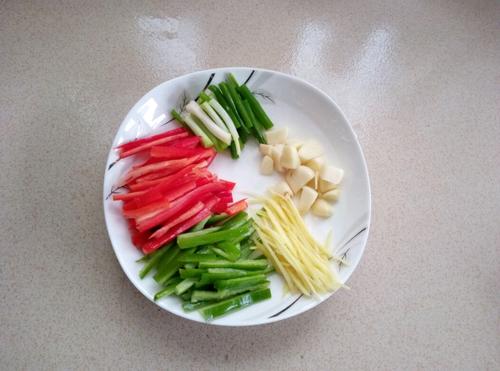 干鍋魚(yú)頭的做法