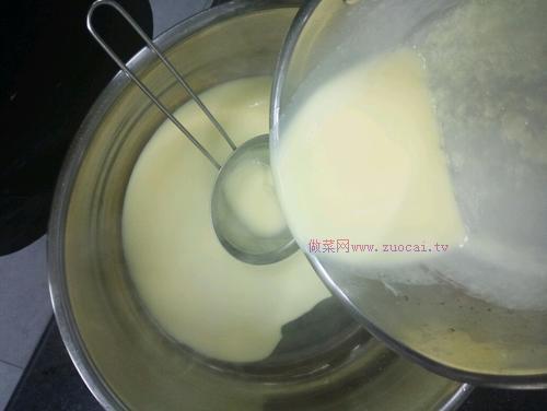 樹(shù)莓白朱古力慕斯的做法