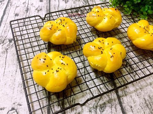 中種南瓜花環(huán)面包的做法