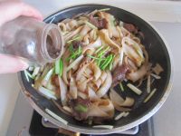 干炒牛河的做法步驟12