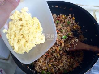 香菇土豆什錦蛋炒飯的做法步驟:18