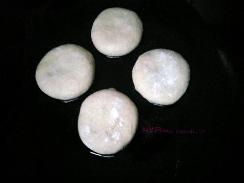 三合面發(fā)面餅的做法