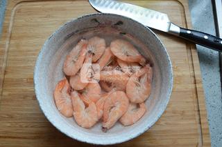 冰鎮(zhèn)酸辣蝦的做法步驟：5