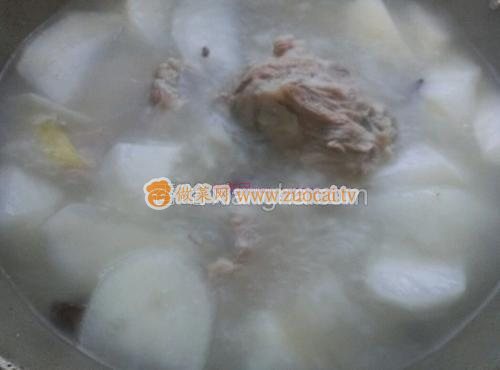 白蘿卜燉大骨頭的做法