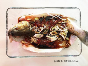 錫紙包鱸魚(yú)的做法步驟4