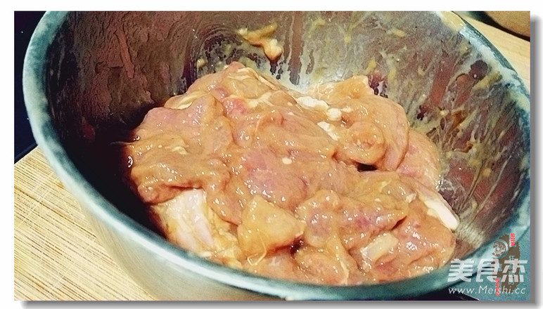 過(guò)油滑肉菇的做法