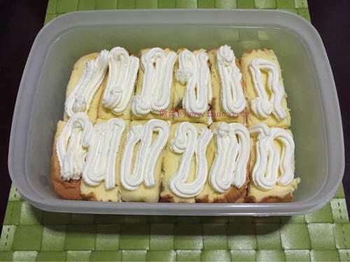 白葡萄果干淡奶油三文蛋糕便當?shù)淖龇?/ data-vWai=