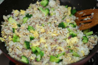 金槍魚營(yíng)養(yǎng)炒飯的做法步驟11