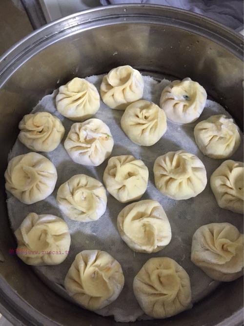 蘿卜莖葉餡南瓜皮包子的做法