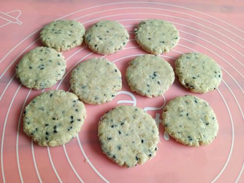 芝麻燕麥餅干的做法