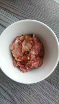 香干花菜炒肉的做法步驟1