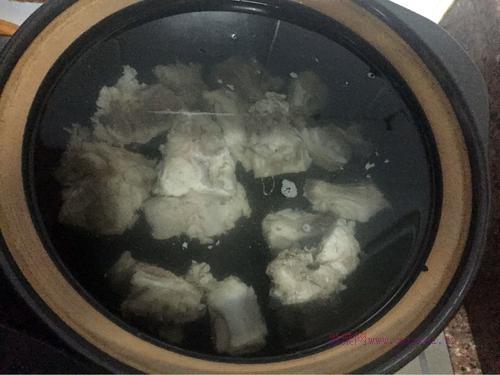 排骨湯面的做法
