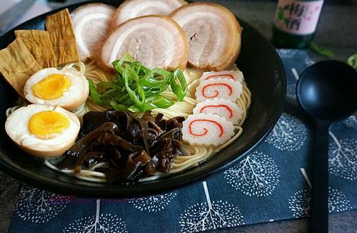 叉燒豚骨拉面的做法