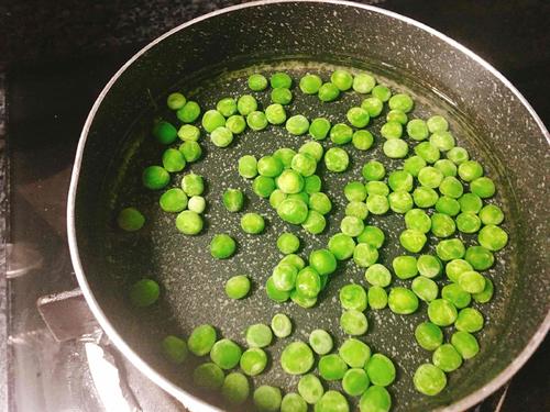 奶香青豆煨河蝦的做法