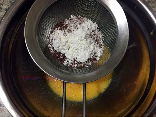 八寸可可戚風(fēng)蛋糕的做法