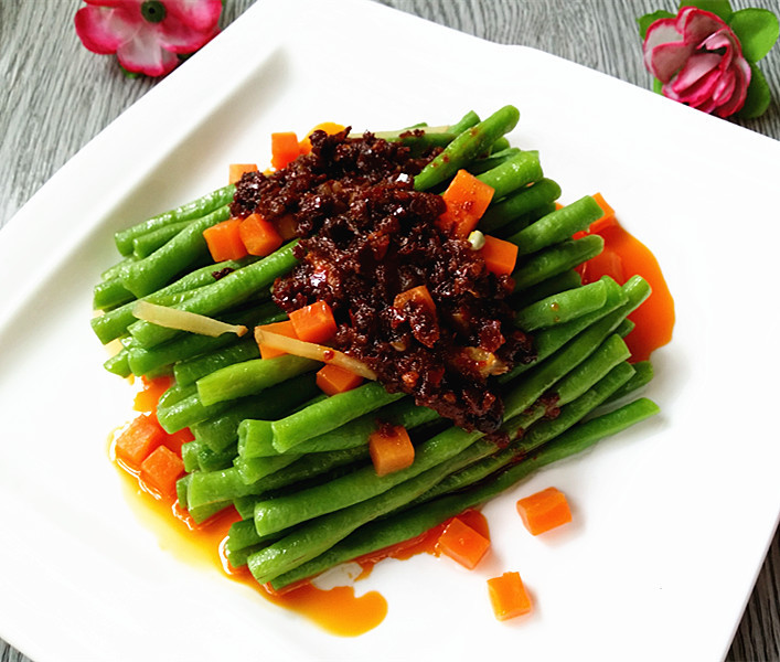 嘎嘎多牦牛肉醬豇豆的做法