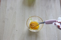 圣誕風(fēng)抹茶椰蓉蘋果派的做法步驟2