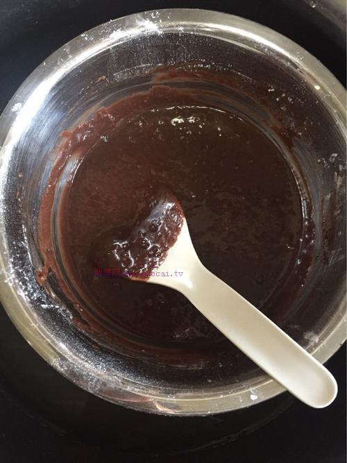 8寸可可戚風(fēng)蛋糕的做法