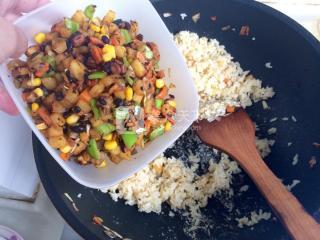 香菇土豆什錦蛋炒飯的做法步驟:17
