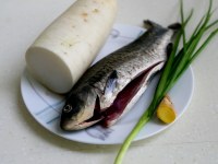 蘿卜絲鯽魚湯的做法步驟1