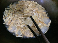 筍干燜鹵豬頭皮的做法步驟5