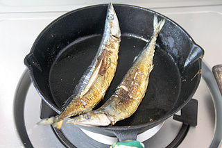 干煎秋刀魚(yú)