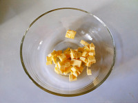 小豬佩奇糖霜餅干的做法步驟1