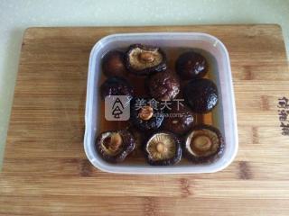 香菇蒸雞的做法步驟:1