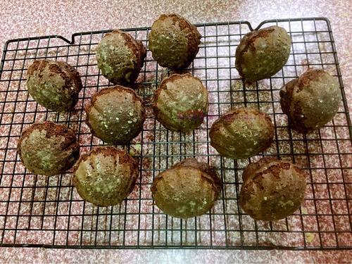 巧克力瑪?shù)铝盏案猓ㄓ衩子桶妫┑淖龇?/ data-zr8U=