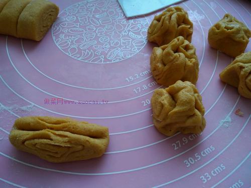 南瓜雜糧小花卷的做法