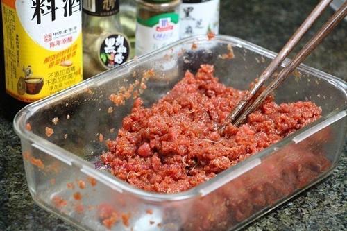 牛肉洋蔥胡蘿卜餡餅的做法