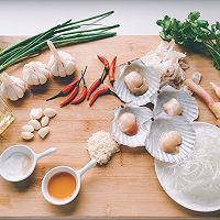 就給我吃蒜蓉加粉絲？我壓一份扇貝！賭你會喜歡｜蒜蓉粉絲蒸扇貝的做法圖解1