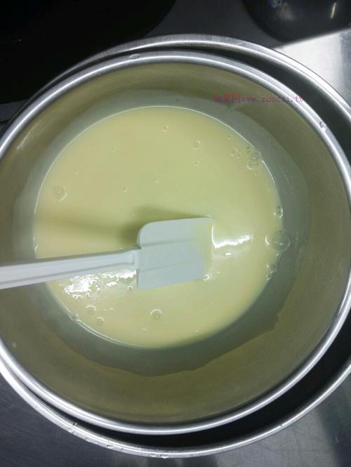 樹(shù)莓白朱古力慕斯的做法