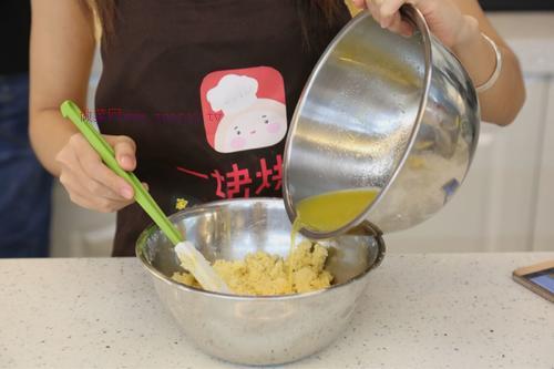 萬圣節(jié)必選——南瓜椰香派的做法