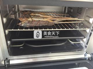 值得去嘗試的一款烤小魚——香辣烤小黃魚的做法步驟:6