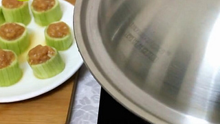 入口清甜、鮮嫩多汁--絲瓜釀肉的做法步驟：5