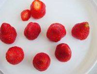 草莓圣誕老人的做法步驟4