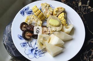 玉米燉排骨的做法步驟:4