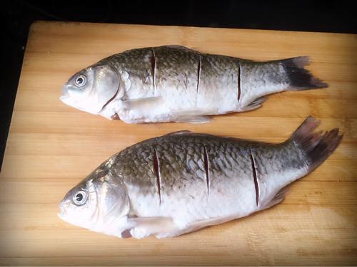 麻辣鯽魚(yú)的做法